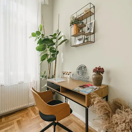 Grand Apartment *