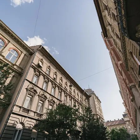 Grand Apartment